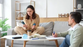 «Парень против совместной собственности — ждет, когда я сама куплю себе квартиру»: историю читательницы комментирует психолог