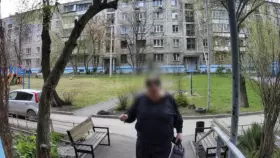 «Упадет, схватится за сердце, а вечером прибежит домой!» Челябинец полгода скрывается от суда за избиение дочери, вызывая скорую